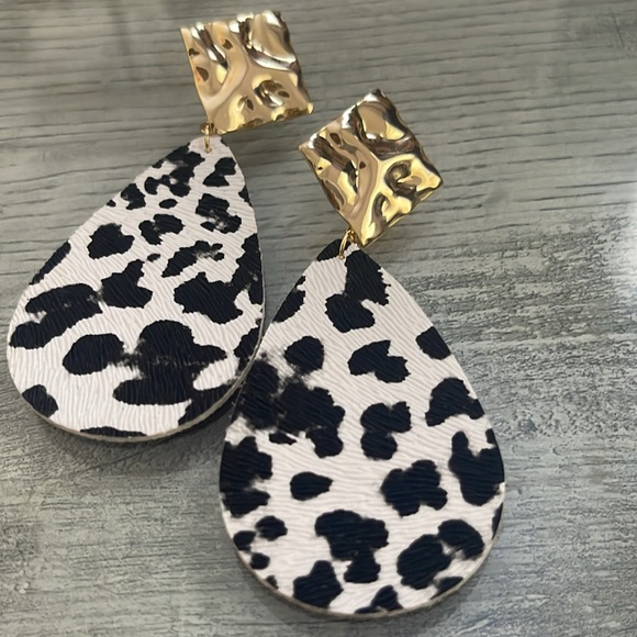 Animal Print Earrings - Picture 3 of 3
